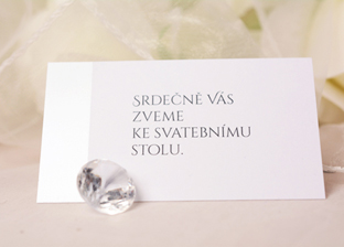 Pozvánky ke stolu a pozvánky na večerní párty - nezbytné doplňky svatebního oznámení