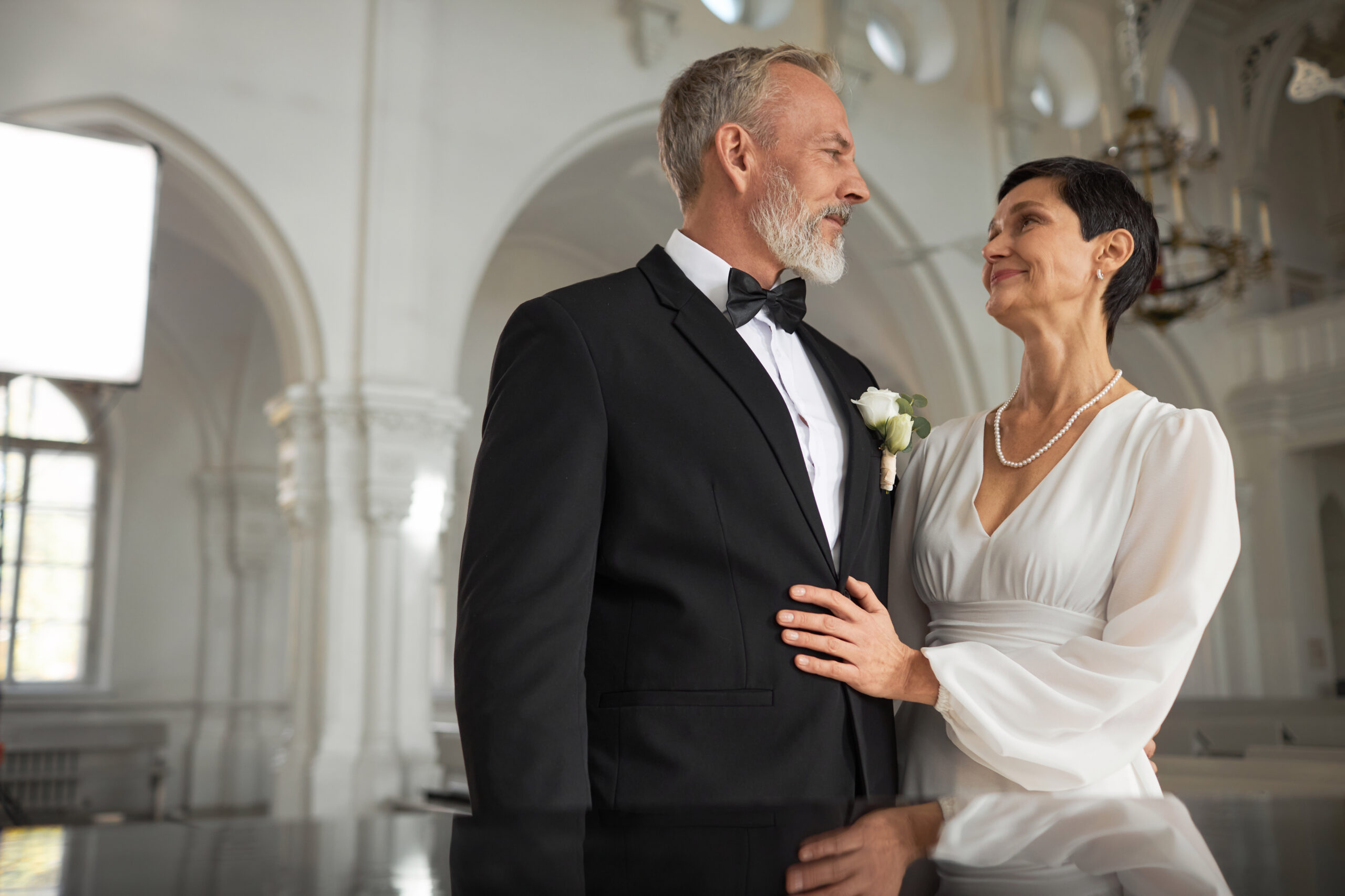Svatební tiskoviny pro druhé svatby a dospělejší páry: Elegance bez přehánění