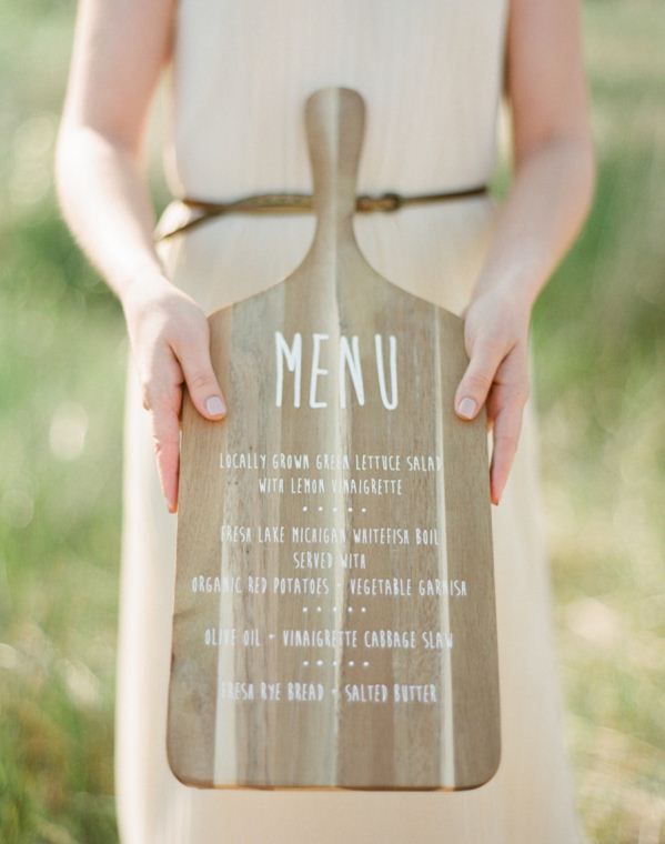 svatební menu na prkénku