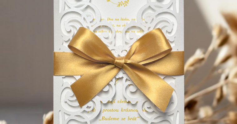 Svatební oznámení s krajkou: Romantická elegance pro váš velký den