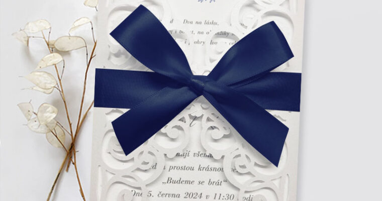 Svatební oznámení vyřezávaná do papíru: Umění, které okouzlí